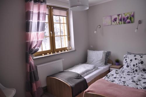 Postel nebo postele na pokoji v ubytování Apartament Lesne Wzgorze