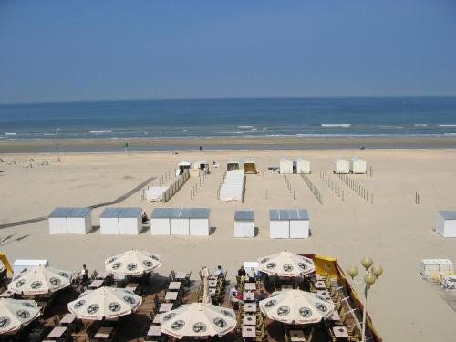 an aerial view of a beach with umbrellas at Residentie Albert-1, app.202, Zeelaan 214 in De Panne