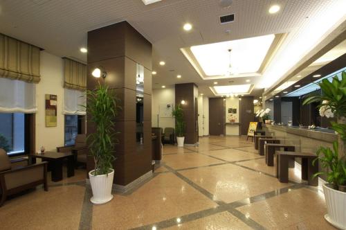 Area lobi atau resepsionis di Hotel Route-Inn Sapporo Ekimae Kitaguchi