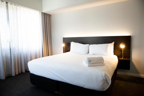 Ένα ή περισσότερα κρεβάτια σε δωμάτιο στο The Gerald Apartment Hotel