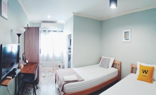En eller flere senge i et værelse på Wang Lang Hostel