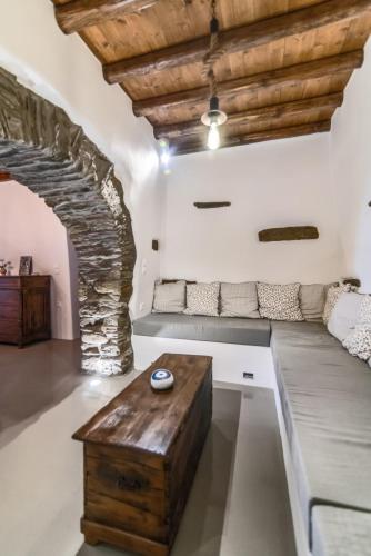 Gallery image of Triantaros Familly House in Triandáros