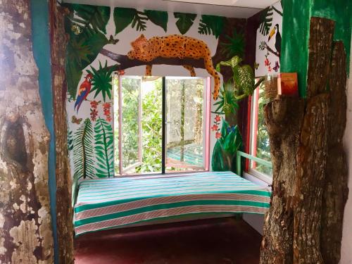 Una cama o camas en una habitación de Beach Break Surf Hostel