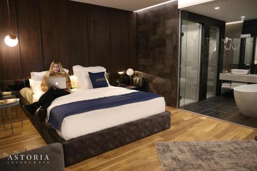 Кровать или кровати в номере Astoria Luxury & SPA