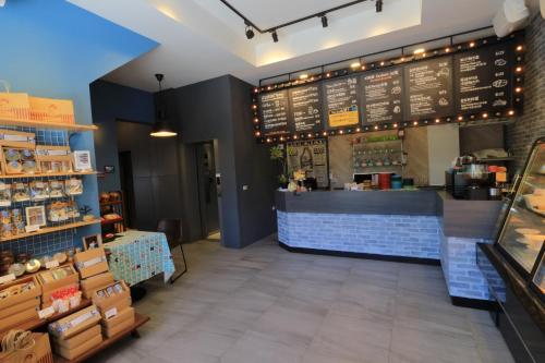 a restaurant with a blue counter with a menu at 看見七星潭民宿2064&2065 in Dahan