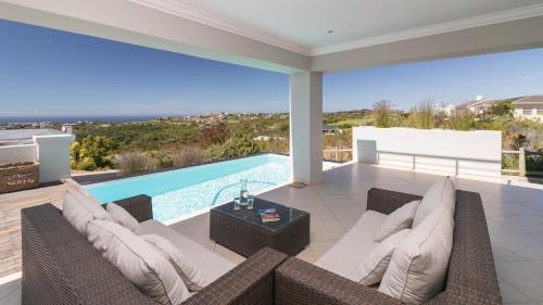 Kolam renang di atau dekat dengan SL9 - Pezula Double Storey Luxury