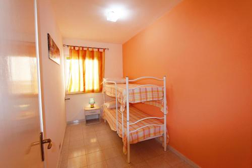 Poschodová posteľ alebo postele v izbe v ubytovaní Appartamento fronte spiaggia