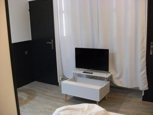Μια τηλεόραση ή/και κέντρο ψυχαγωγίας στο studio vic 2.0