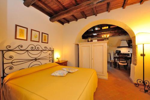 a bedroom with a large yellow bed in a room at Tenuta la Torraccia agriturismo in Orte