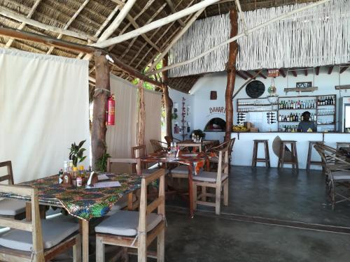 Ресторан / где поесть в Bahari Beach Bungalows