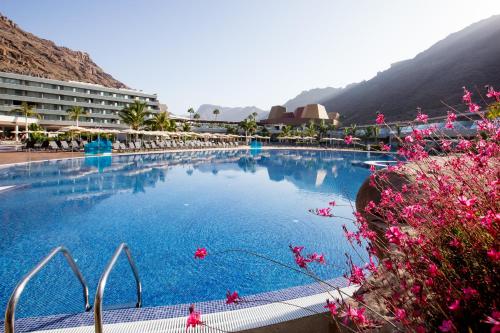 Bazén v ubytování Radisson Blu Resort & Spa, Gran Canaria Mogan nebo v jeho okolí