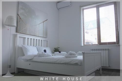 Postel nebo postele na pokoji v ubytování White House
