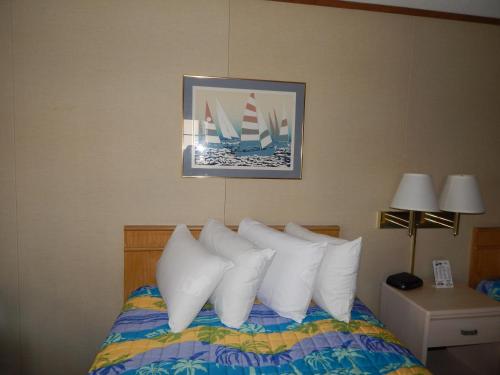 Postel nebo postele na pokoji v ubytování Sun 'n Fun Motel