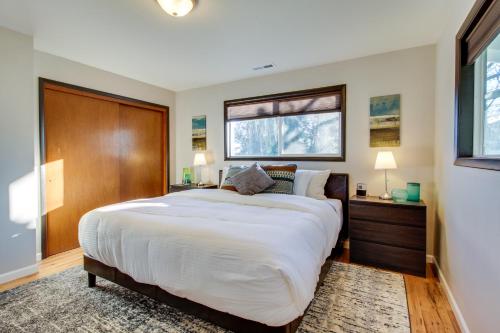 a bedroom with a large bed and a window at Dundee Wine Country View in Dundee