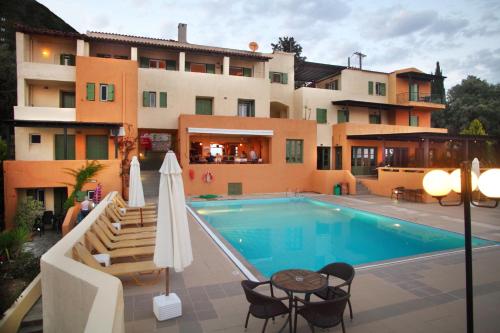 Bazén v ubytování Hotel Scorpios nebo v jeho okolí