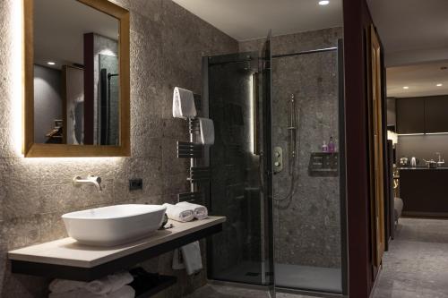 a bathroom with a sink and a shower at SISSI SUITES | luxury apartments | Mayrhofen in Mayrhofen