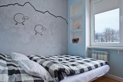 Ένα ή περισσότερα κρεβάτια σε δωμάτιο στο Czarny Potok 11/14