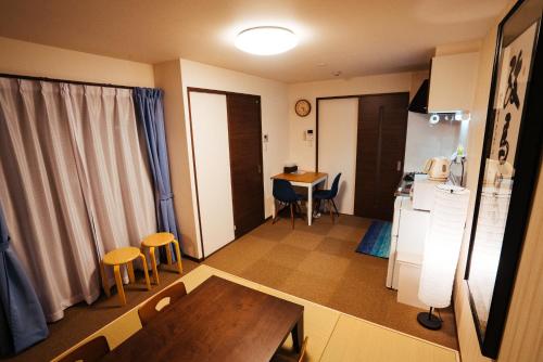 Η κουζίνα ή μικρή κουζίνα στο Ben's Guesthouse Kyoto