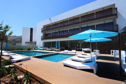 Bazén v ubytování Hôtel Souani ( Al Hoceima Bay) nebo v jeho okolí