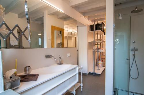 Vonios kambarys apgyvendinimo įstaigoje Casa Vog