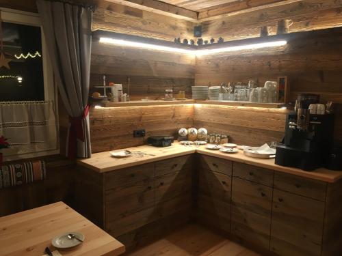 Kuchyň nebo kuchyňský kout v ubytování Pension und Apartment Edelweiß