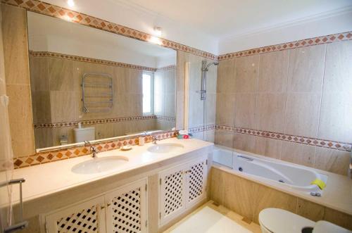 Ένα μπάνιο στο Apartamento Jarro