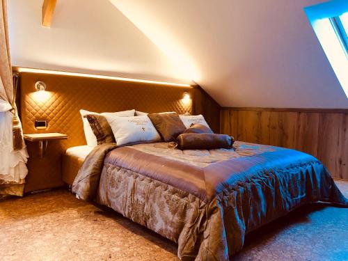 a bedroom with a large bed in a room at Golden GaPa Luxury Penthouse 31 in Garmisch-Partenkirchen
