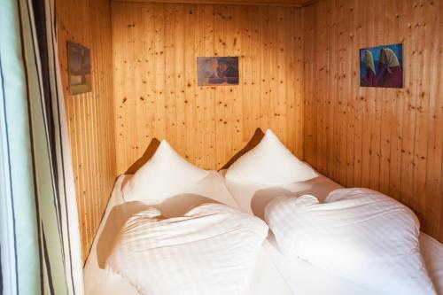 Chalet Appartement Alpenherz tesisinde bir odada yatak veya yataklar