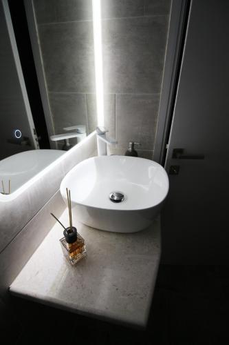 Yannis Apartments - Stylish Stay with High-Speed Wi-Fi