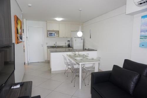 a living room and kitchen with a table and chairs at Landscape Residence by Escala Imóveis in Fortaleza