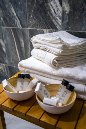 a wooden table with two bowls of towels and towels at Ripsime Colina Marei in Sinaia