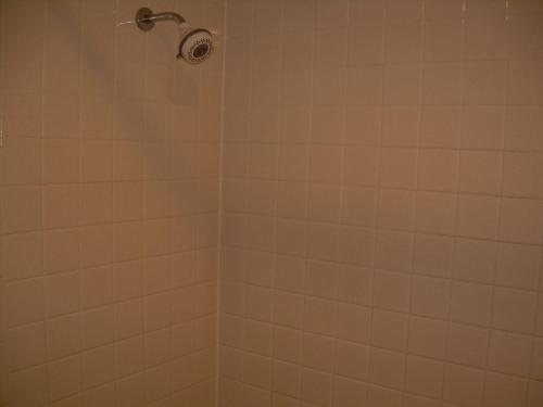 Un baño de 83 motel