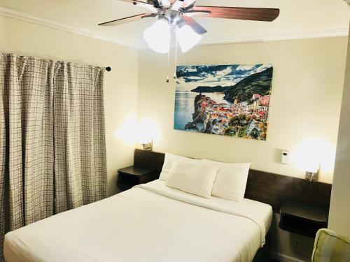 a bedroom with two beds and a ceiling fan at El Dorado Motel in Twain Harte