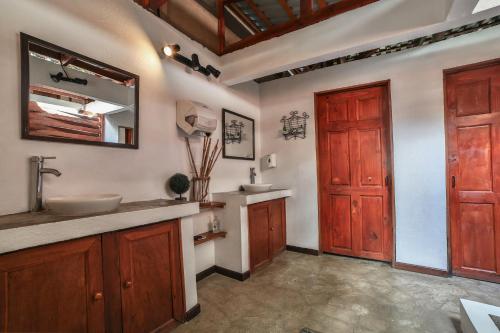 Virtuvė arba virtuvėlė apgyvendinimo įstaigoje Pipe House Playa Grande