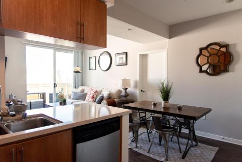 Santa Monica 2 Bed/ 2 Bath