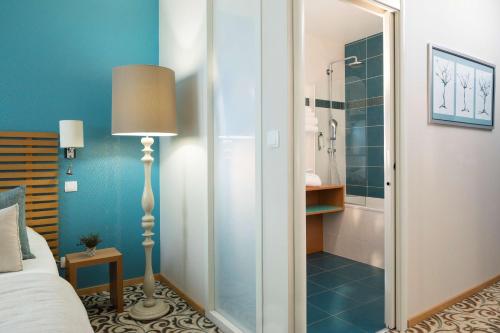 a bedroom with a shower and a bed and a lamp at Best Western Plus Hotel De La Regate-Erdre in Nantes