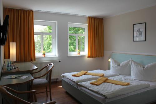 Ein Bett oder Betten in einem Zimmer der Unterkunft Lindenhof