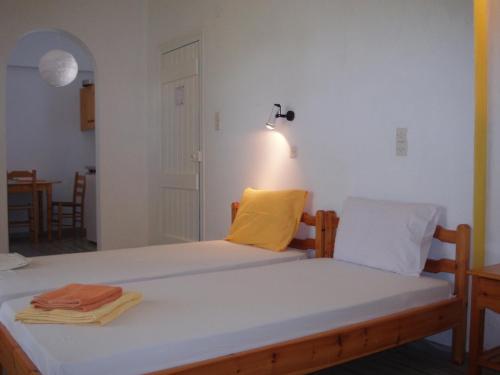Ένα ή περισσότερα κρεβάτια σε δωμάτιο στο Ξενοδοχείο Καλαμιές