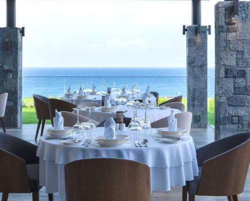 Pemandangan laut umum atau pemandangan laut yang diambil dari resort
