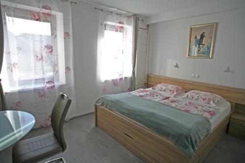 Ένα ή περισσότερα κρεβάτια σε δωμάτιο στο Apartments Bernard