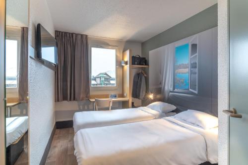 B&B HOTEL CHATEAUROUX Déolsにあるベッド