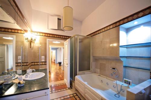 Phòng tắm tại Carducci Luxury Apartment