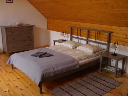 מיטה או מיטות בחדר ב-Őrségi Tornácos Vendégfogadó