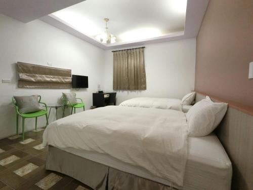 a bedroom with a large white bed and a table at 吉祥城堡 Propitious Castle B&B in Zhixue