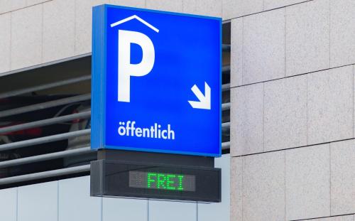 a blue sign on a pole next to a building at Hotel Luckys Inn in Hamburg
