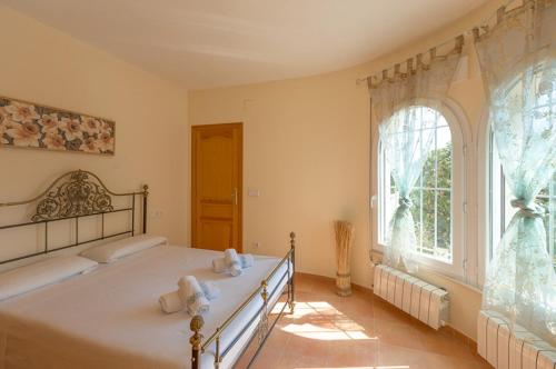 A bed or beds in a room at Villas Guzman - Estefania