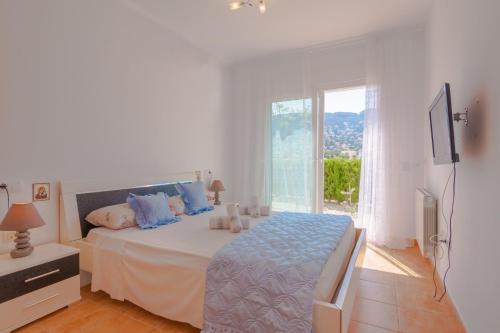 A bed or beds in a room at Villas Guzman-Grinev