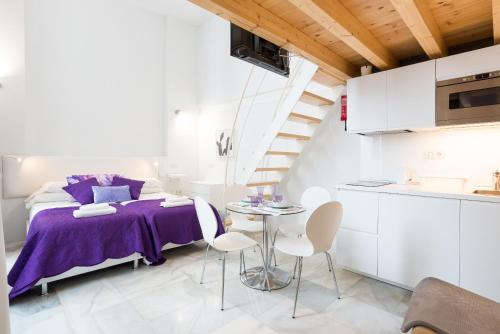 Gallery image of Malaga City Breaks in M&aacute;laga