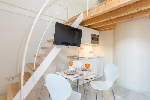 Gallery image of Malaga City Breaks in M&aacute;laga