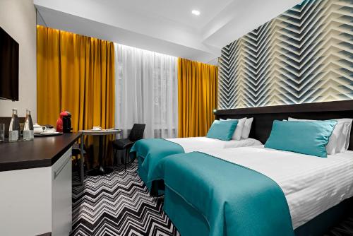 Un pat sau paturi într-o cameră la Hotel Arkadia Nova